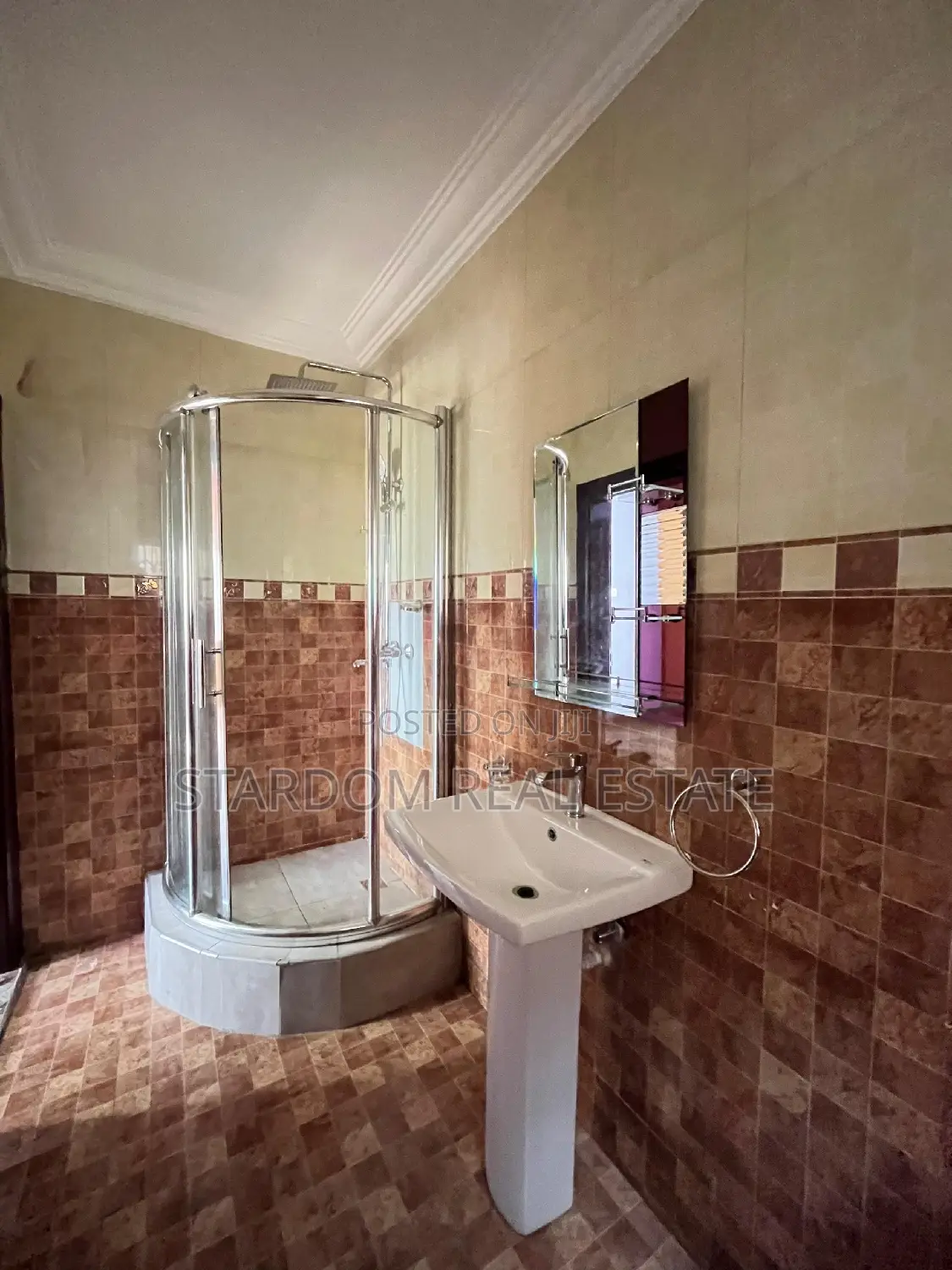 4bdrm Duplex in Adjiriganor for rent