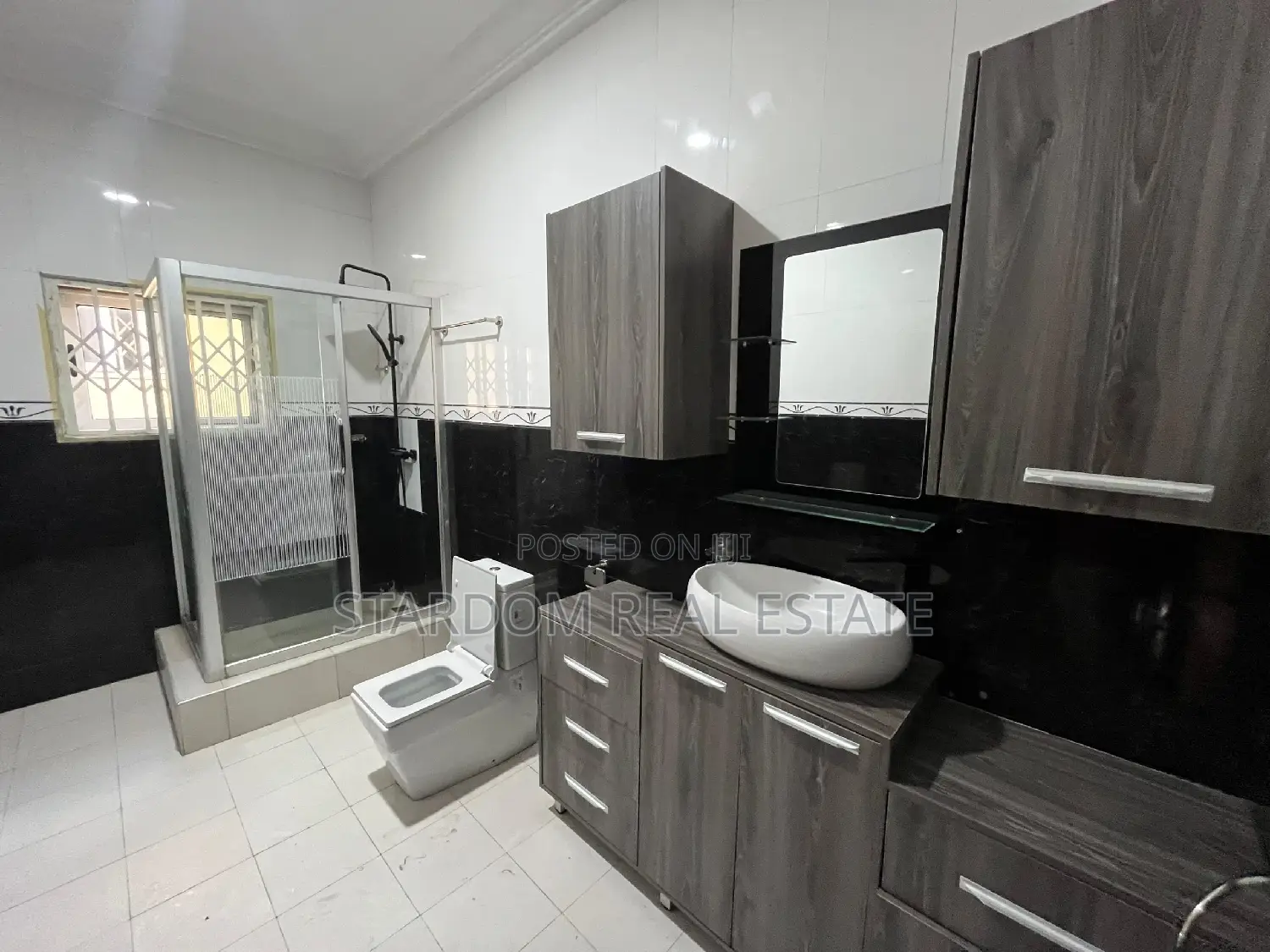 4bdrm Duplex in Adjiriganor for rent