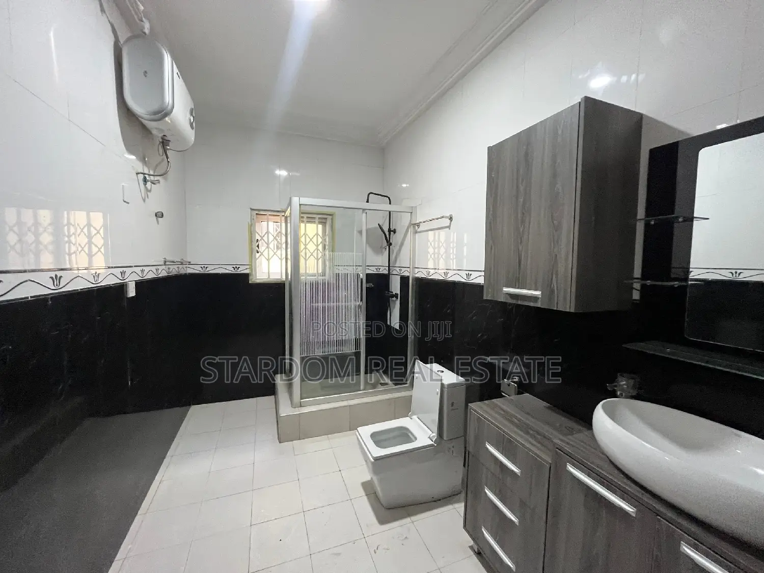 4bdrm Duplex in Adjiriganor for rent