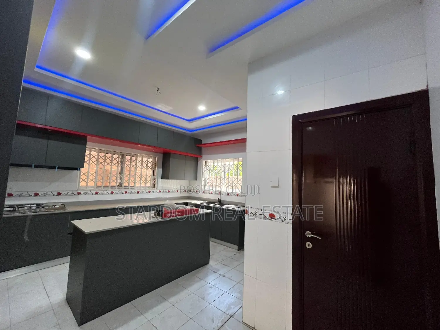 4bdrm Duplex in Adjiriganor for rent