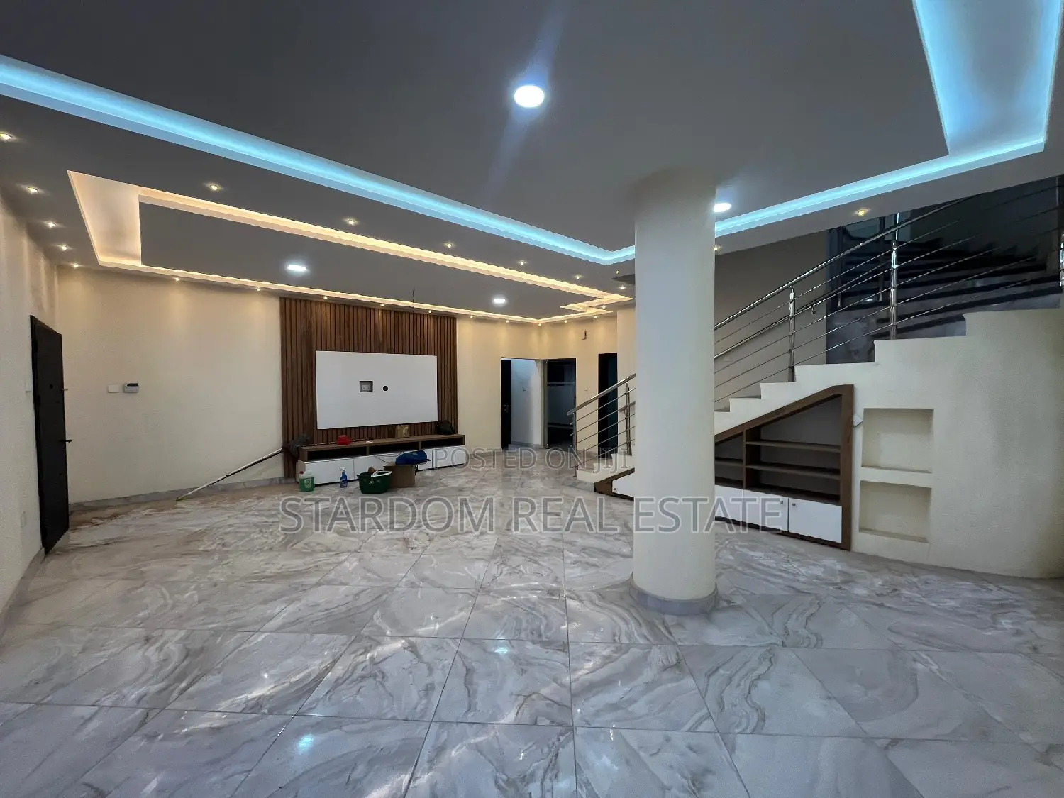 4bdrm Duplex in Adjiriganor for rent
