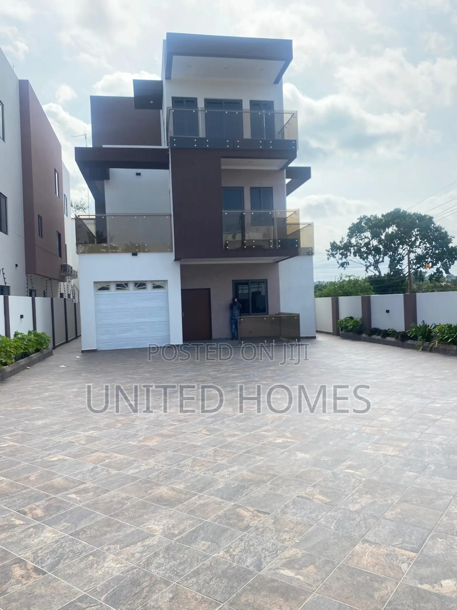 7bdrm House in East Legon for rent