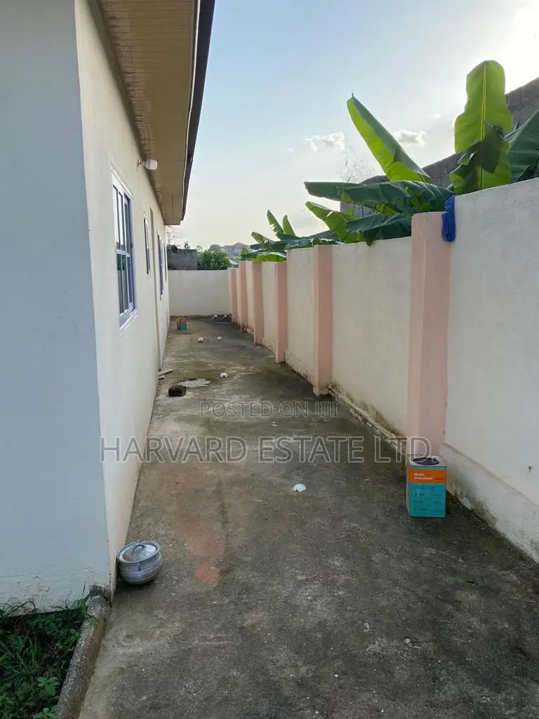 5bdrm House in Ejisu Baworo, Kumasi Metropolitan for sale