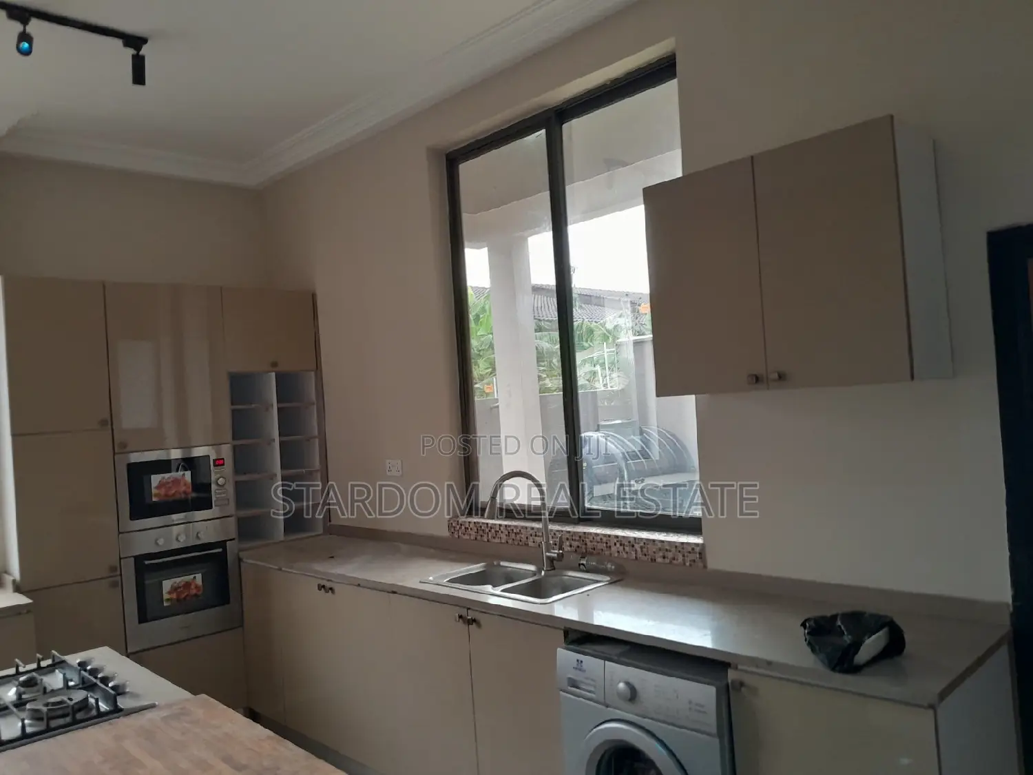 3bdrm Duplex in Adjiriganor for rent