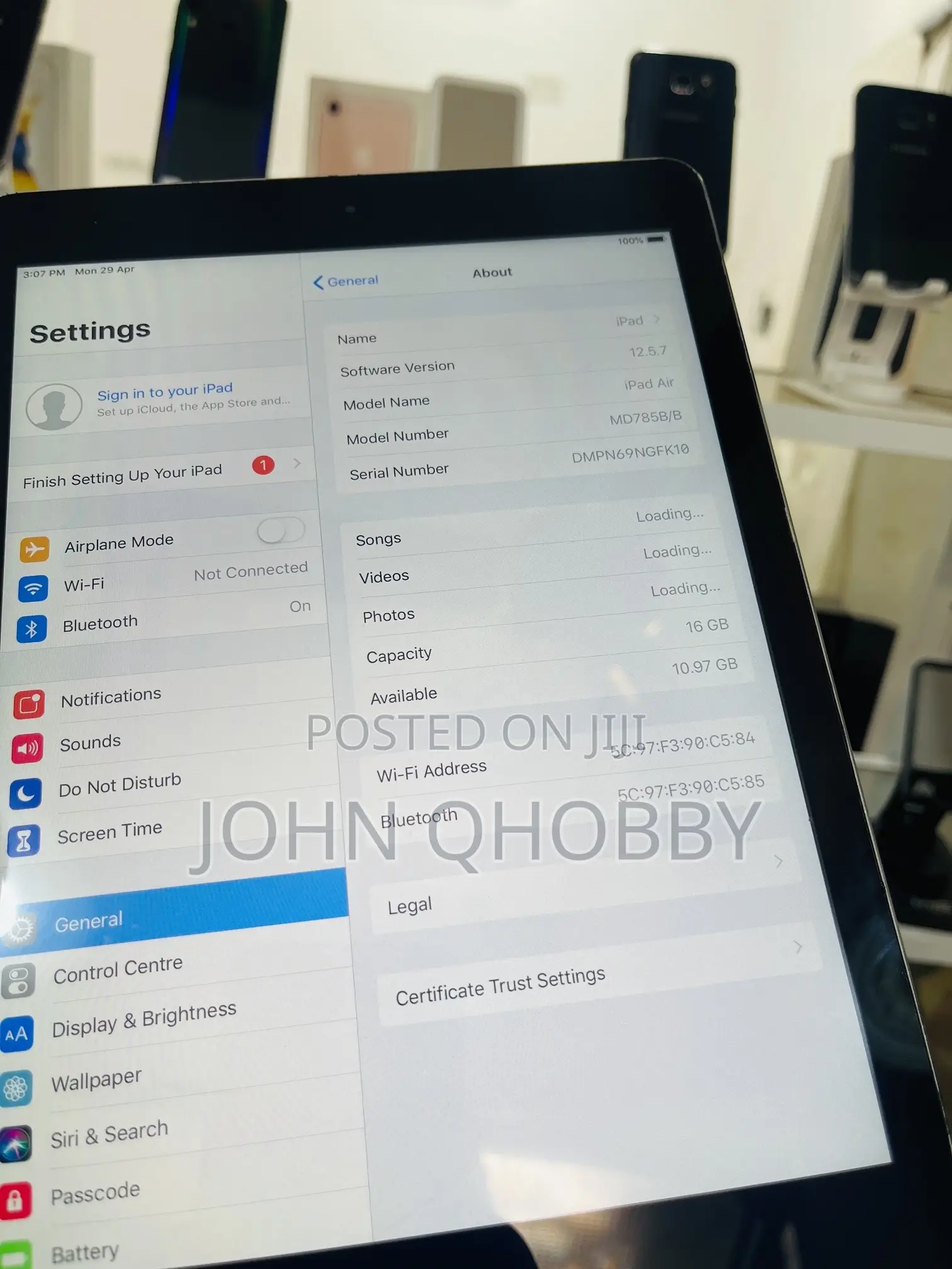 Apple iPad Air 16 GB Gray