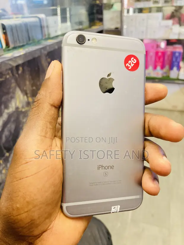 iPhone - takawksさん専用 iPhone 6s Silver 32 GB takawksさん専用 iPhone 6s Silver 32 GB
