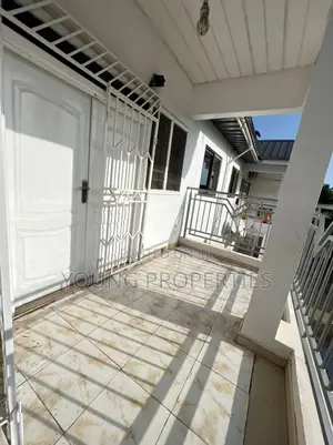 3bdrm Apartment in Awoshie Onyinase for rent