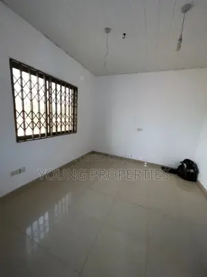 3bdrm Apartment in Awoshie Onyinase for rent