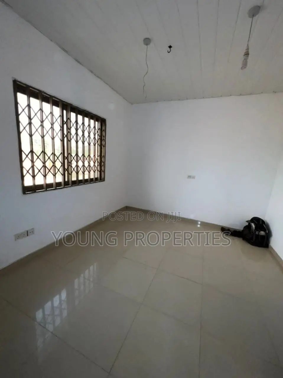 3bdrm Apartment in Awoshie Onyinase for rent