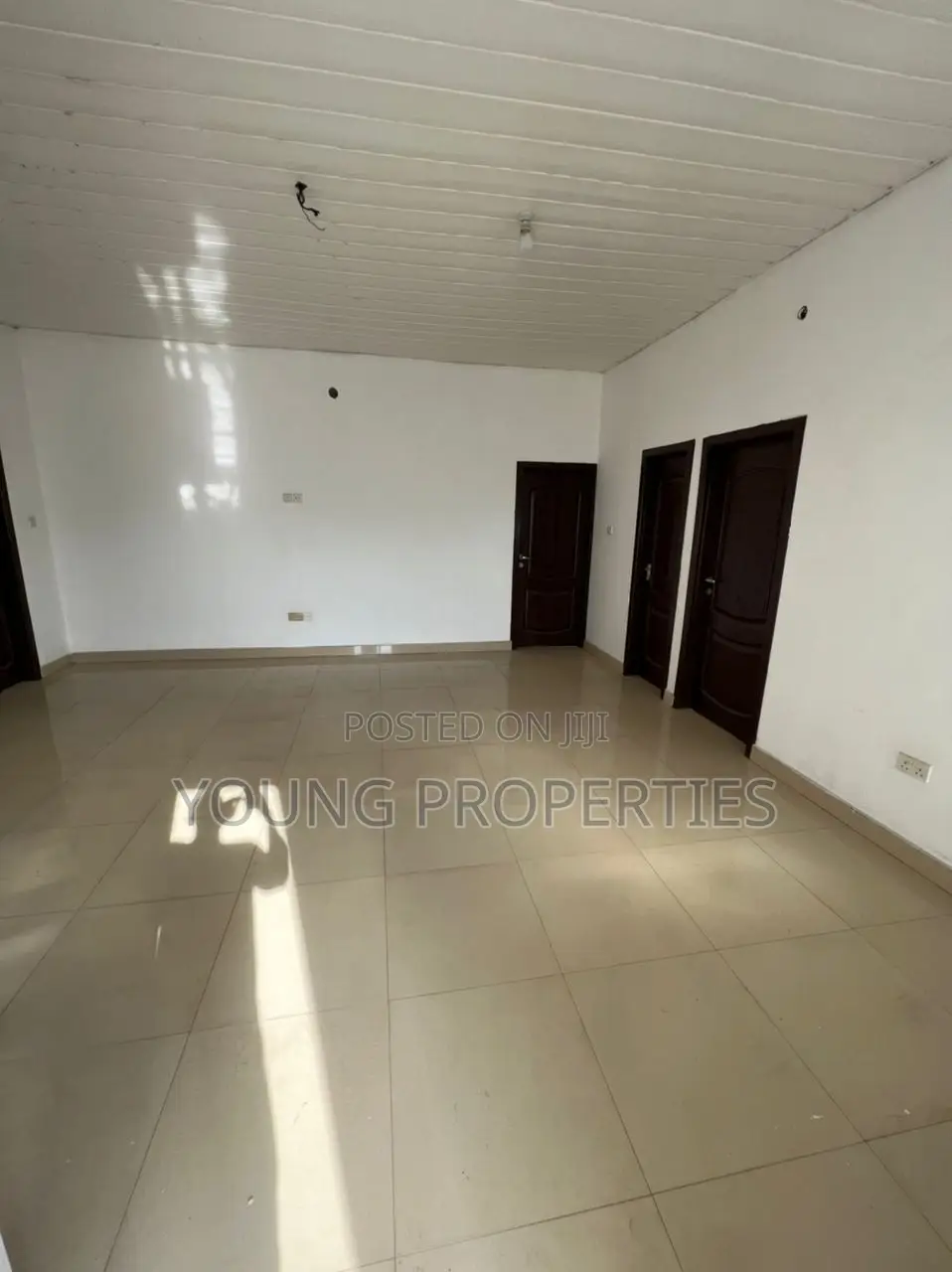 3bdrm Apartment in Awoshie Onyinase for rent