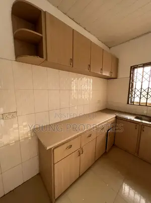 3bdrm Apartment in Awoshie Onyinase for rent