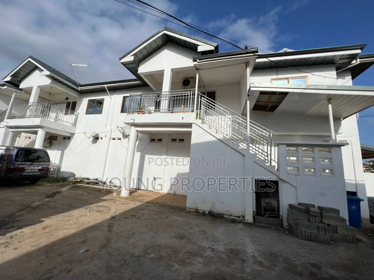 3bdrm Apartment in Awoshie Onyinase for rent