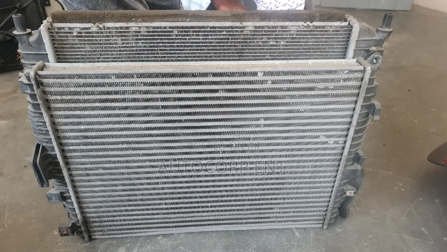 2013 - 2017 Jaguar XF/ XE 2.0T Radiator Assy
