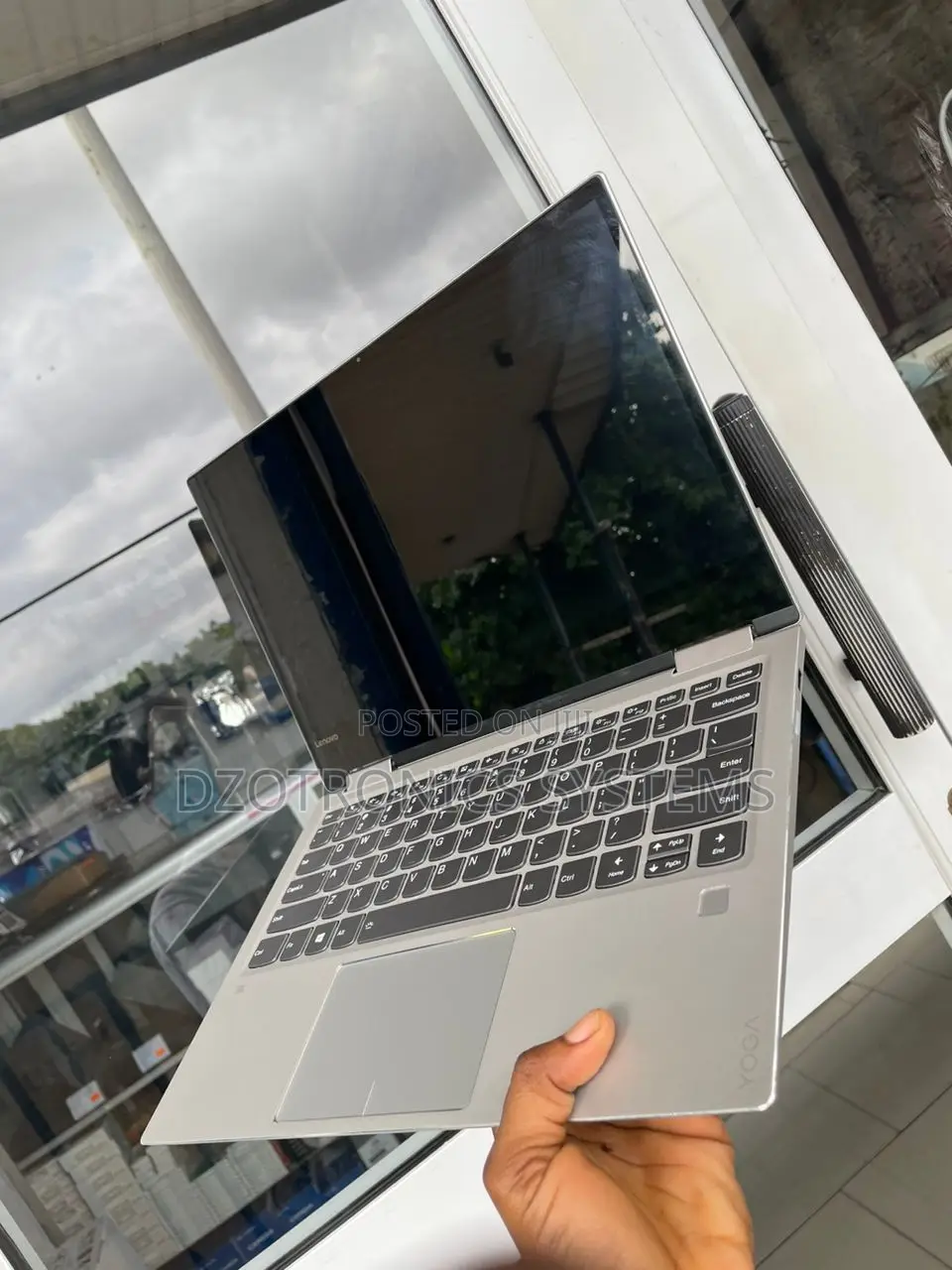 Laptop Lenovo Yoga 700 6GB Intel Core I5 SSD 256GB