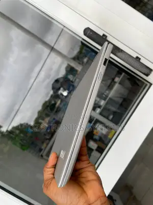 Laptop Lenovo Yoga 700 6GB Intel Core I5 SSD 256GB
