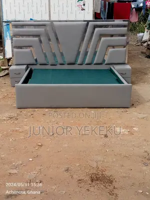 Queen Size Bed and Yyby