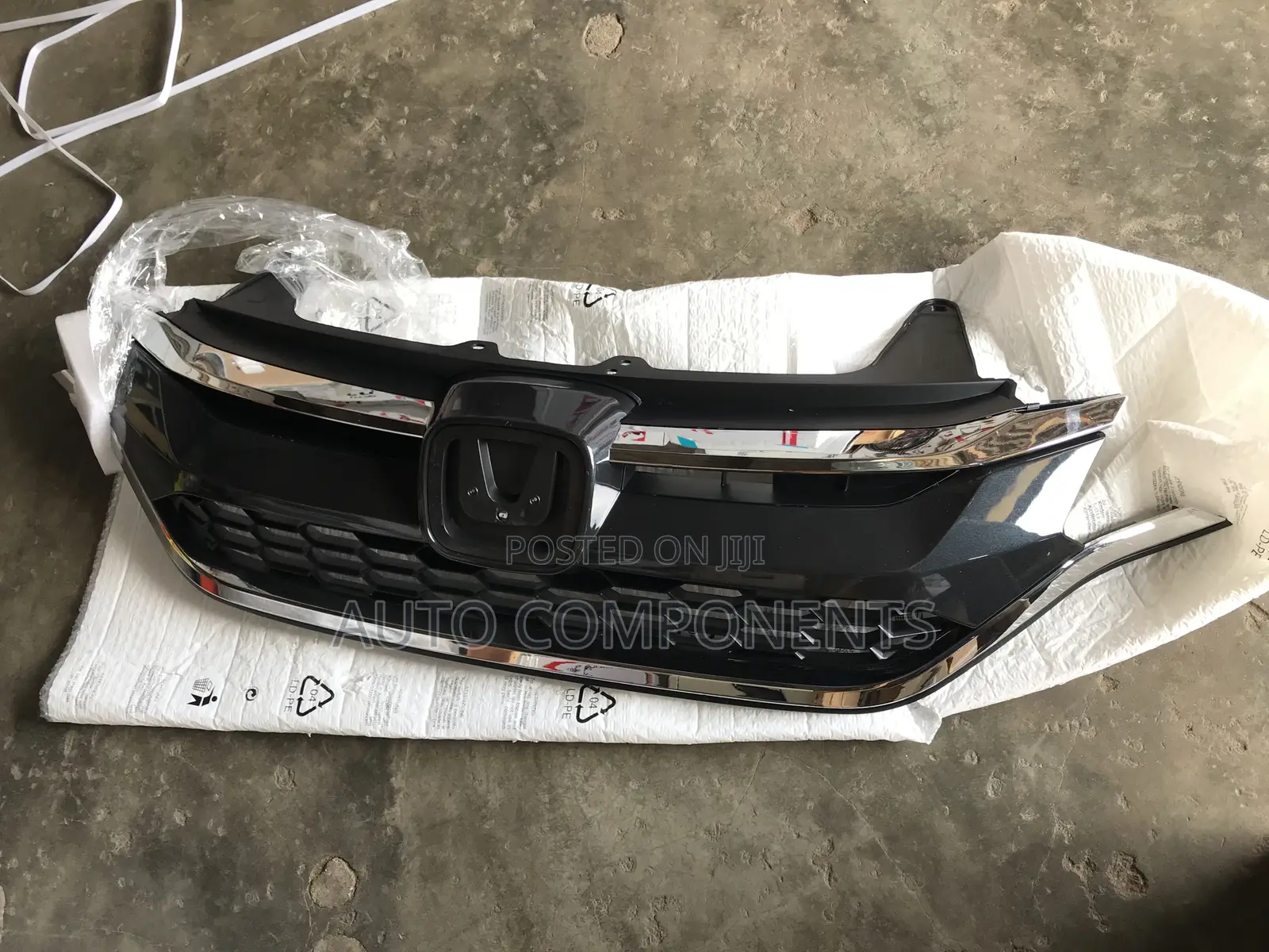 Honda CR-V 2017 Front Grill (Shells)