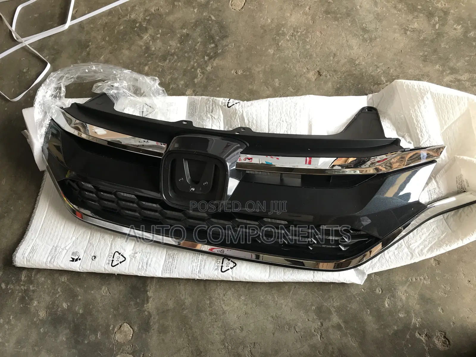 Honda CR-V 2017 Front Grill (Shells)