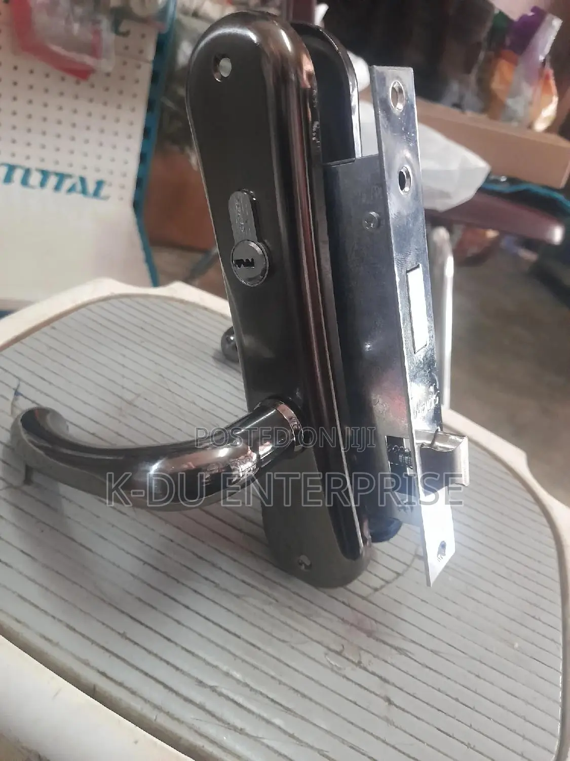 Squiek Cylinder Door Lock