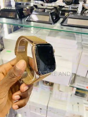 Series 4 44mm Neat