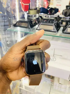 Series 4 44mm Neat