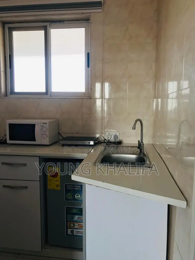 Studio Apartments Available Now Airport Area