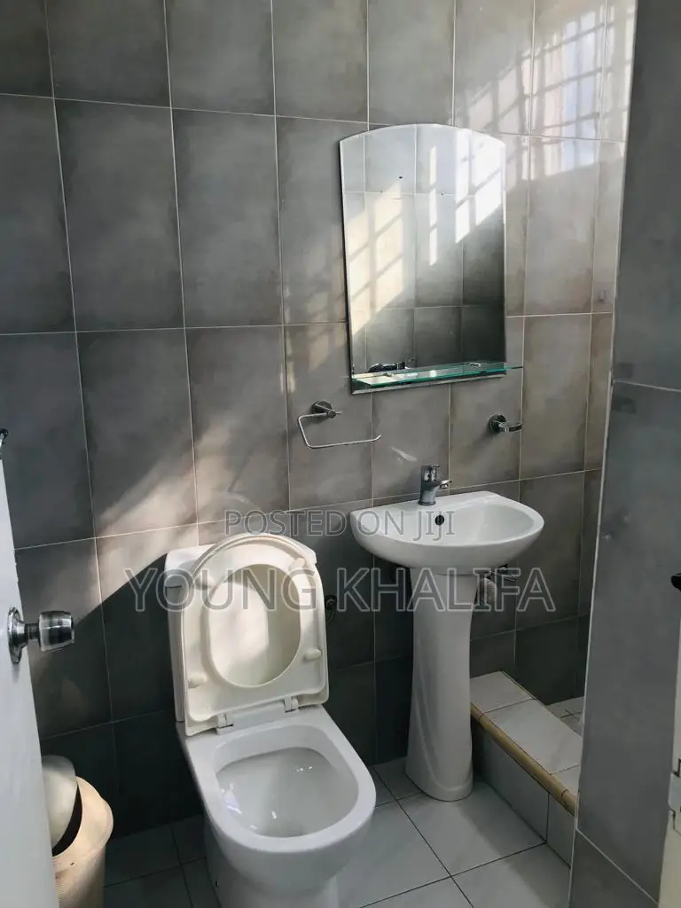Studio Apartments Available Now Airport Area