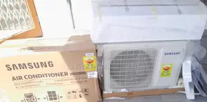 Chilling SAMSUNG-2.0HP-R410-SPLIT-AC-AR18TRHGAWK/GA