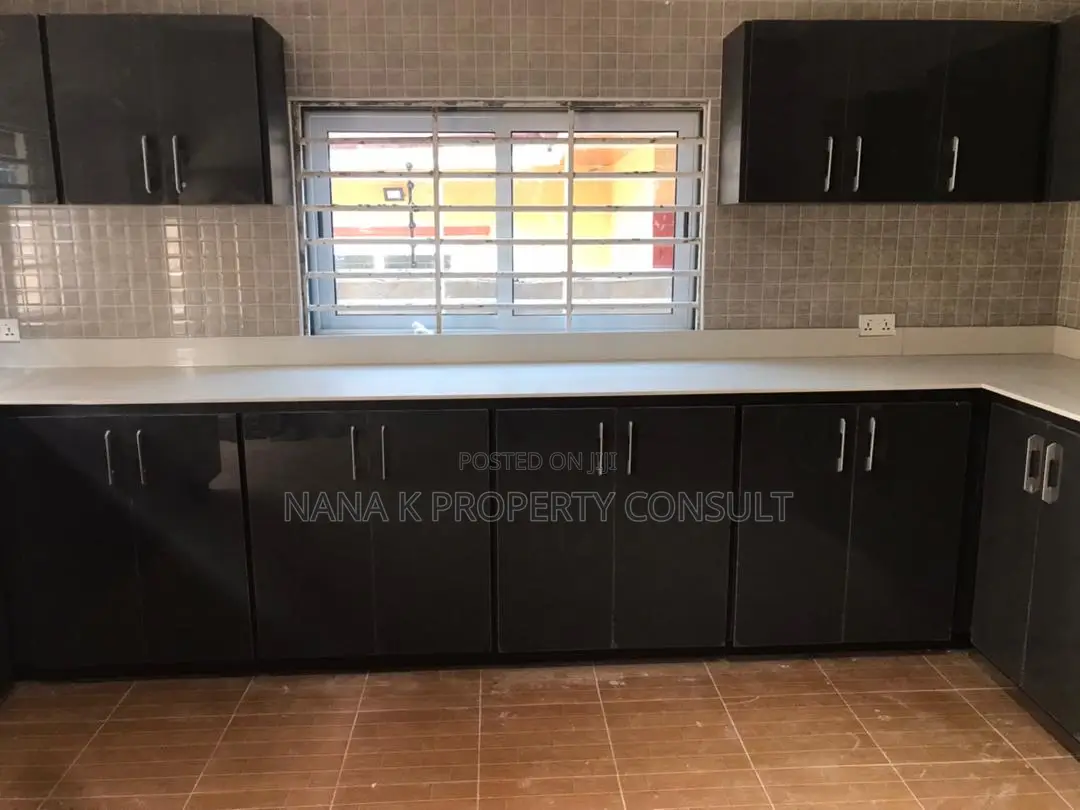 3bdrm House in Oyarifa, Ghana Flag for sale