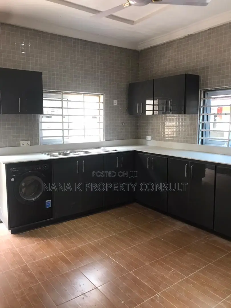 3bdrm House in Oyarifa, Ghana Flag for sale