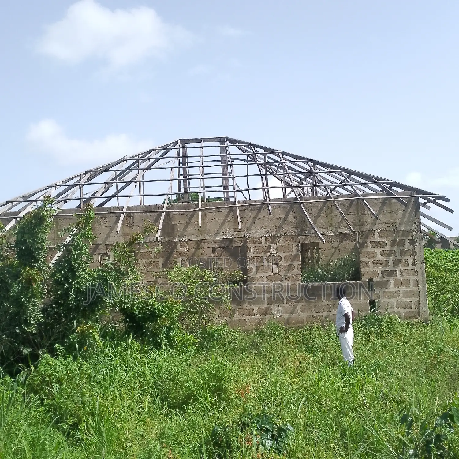One Plot of Land for Sale With 4 Bedrooms Uncompleted