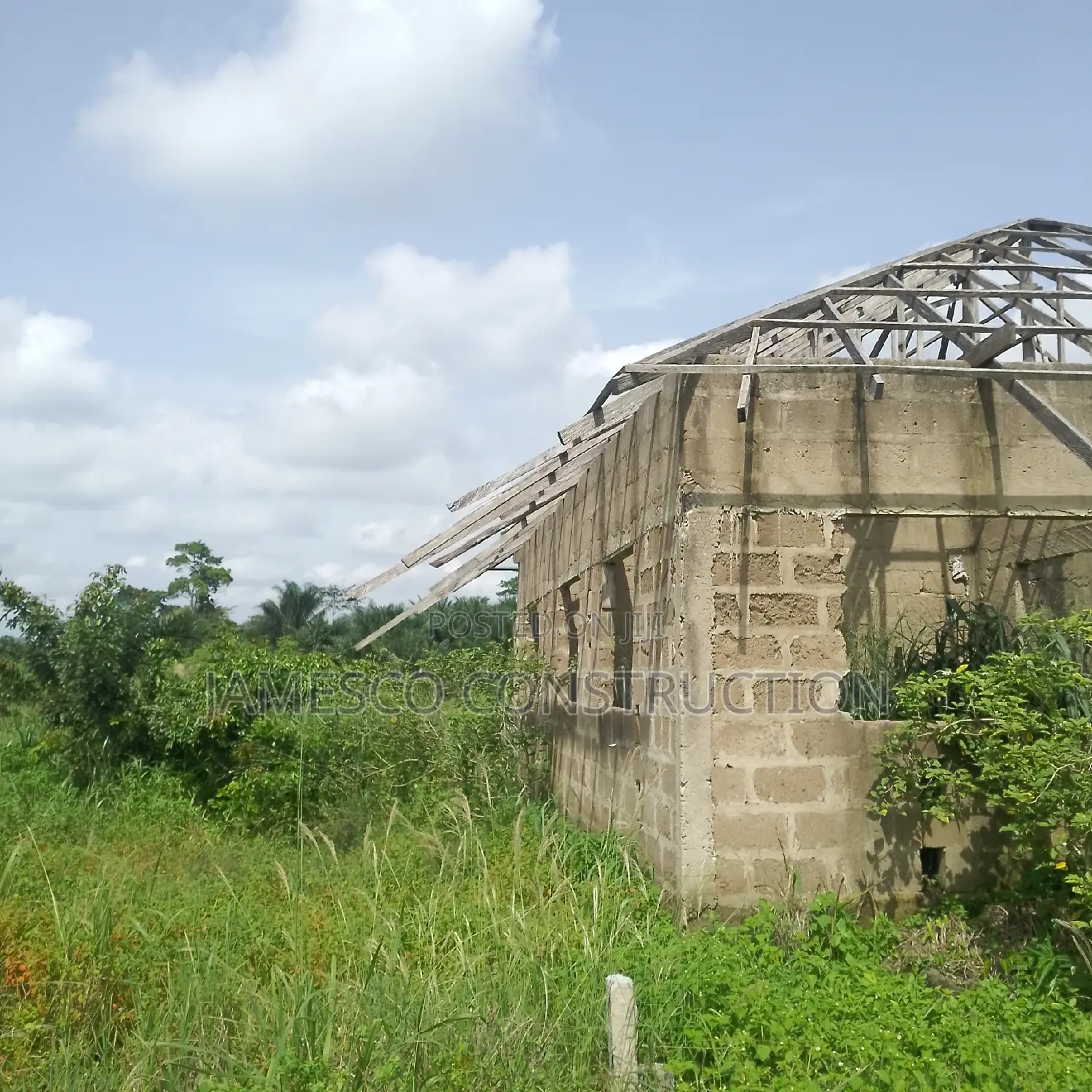 One Plot of Land for Sale With 4 Bedrooms Uncompleted