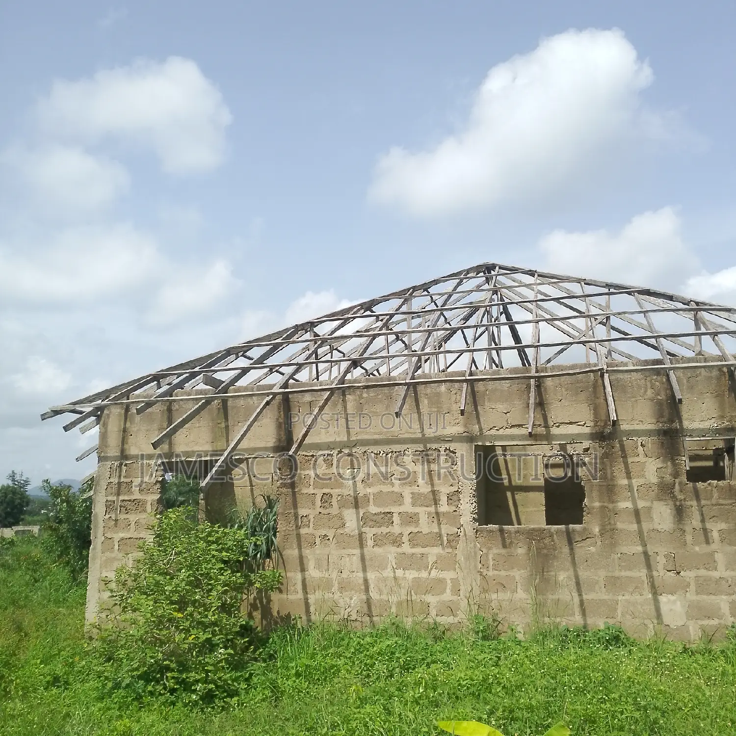 One Plot of Land for Sale With 4 Bedrooms Uncompleted