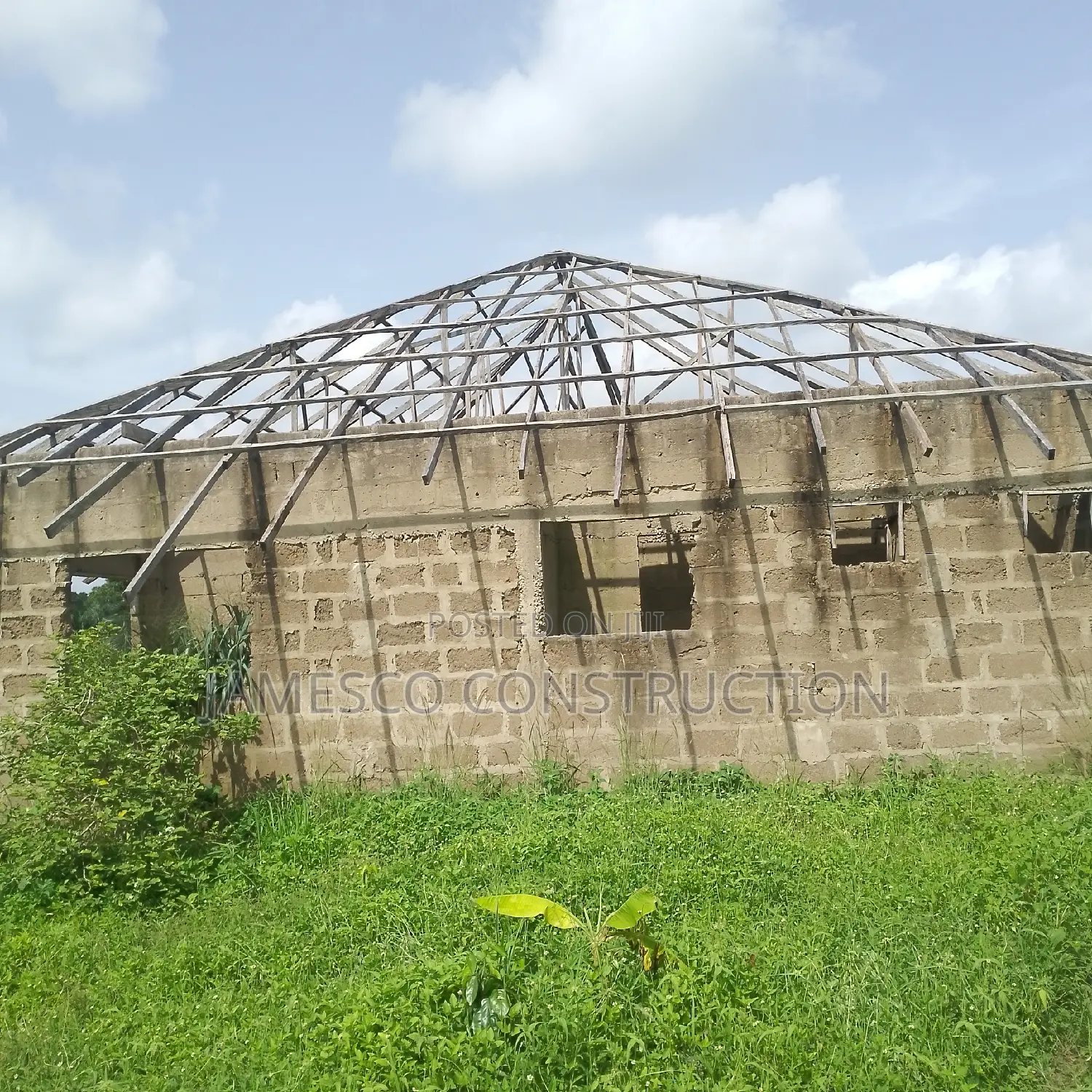 One Plot of Land for Sale With 4 Bedrooms Uncompleted