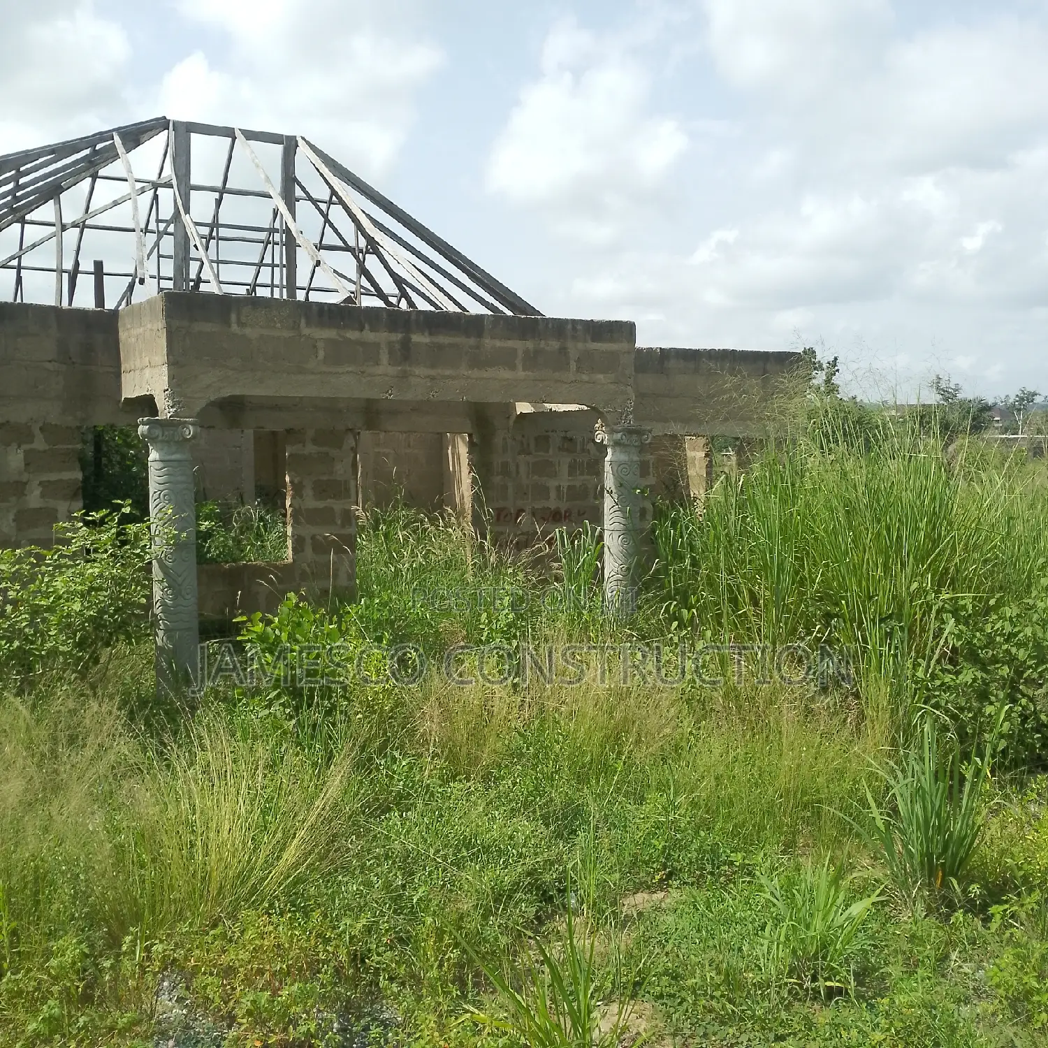 One Plot of Land for Sale With 4 Bedrooms Uncompleted