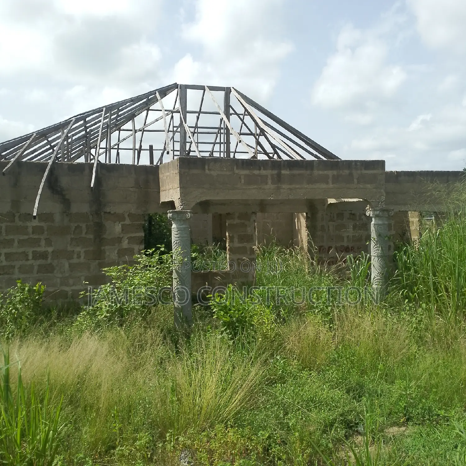 One Plot of Land for Sale With 4 Bedrooms Uncompleted