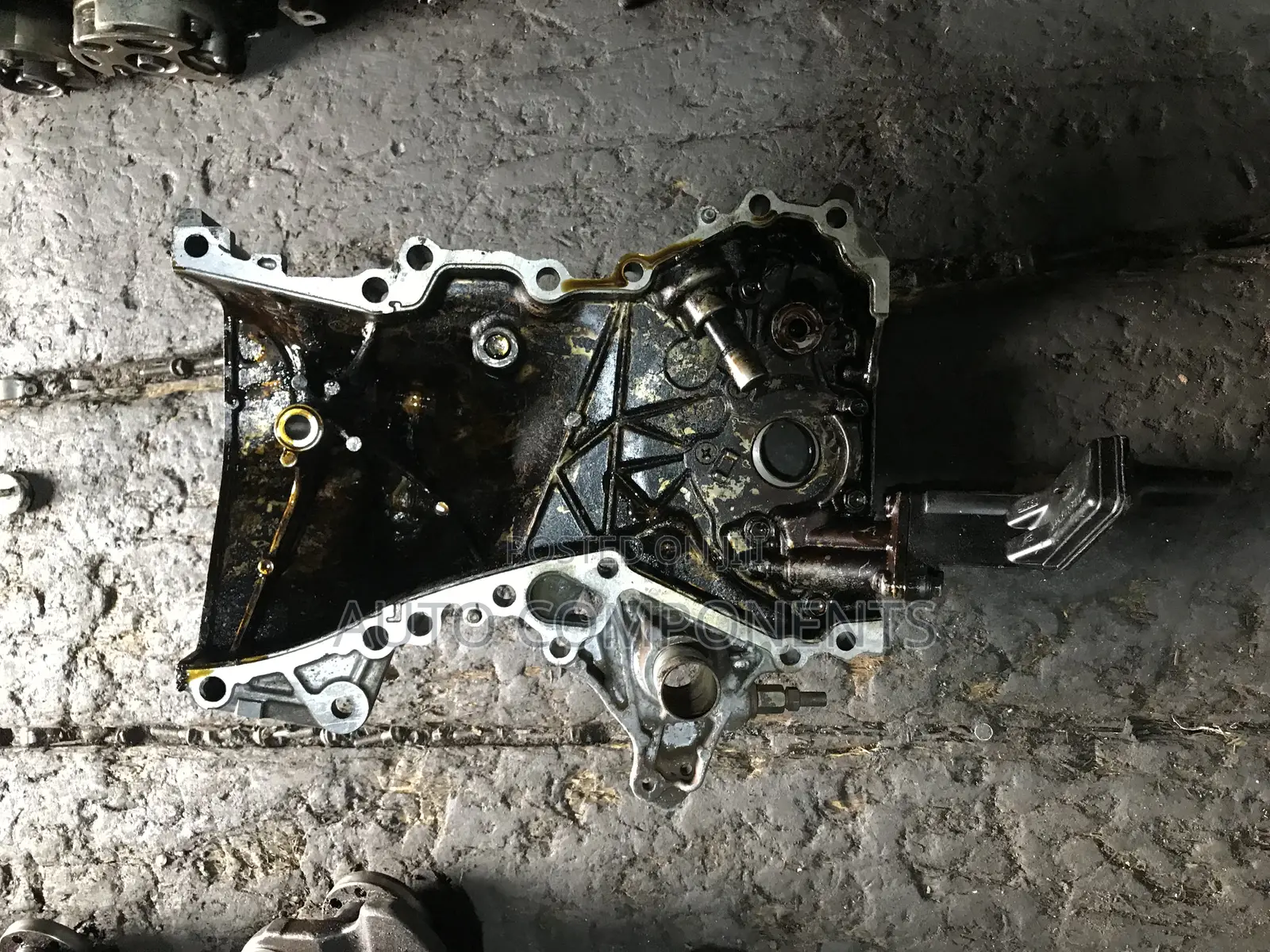Toyota Vitz Oil Pump ( Four Three Plugs )