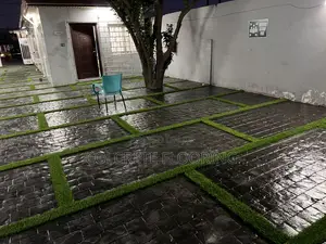 Cobbles Stamped Concrete With Astroturf