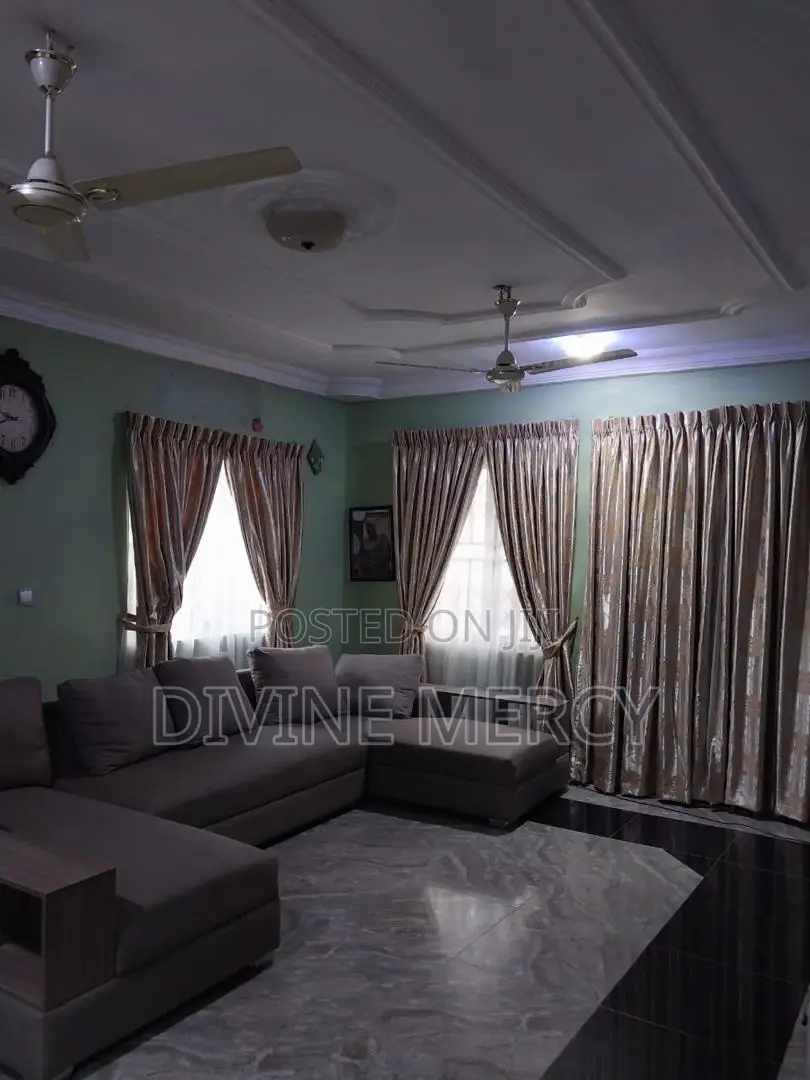 8bdrm Duplex in Acp, Awutu Senya East Municipal for sale