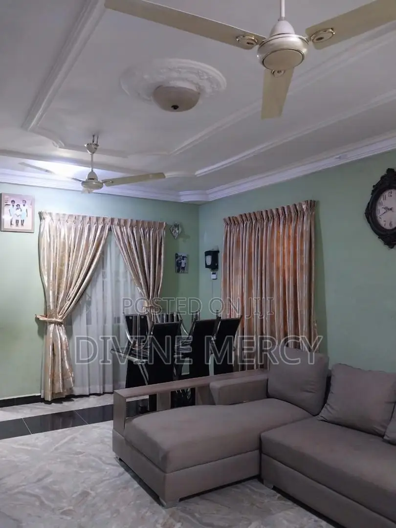 8bdrm Duplex in Acp, Awutu Senya East Municipal for sale