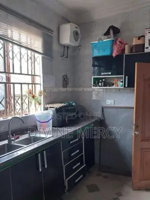 8bdrm Duplex in Acp, Awutu Senya East Municipal for sale