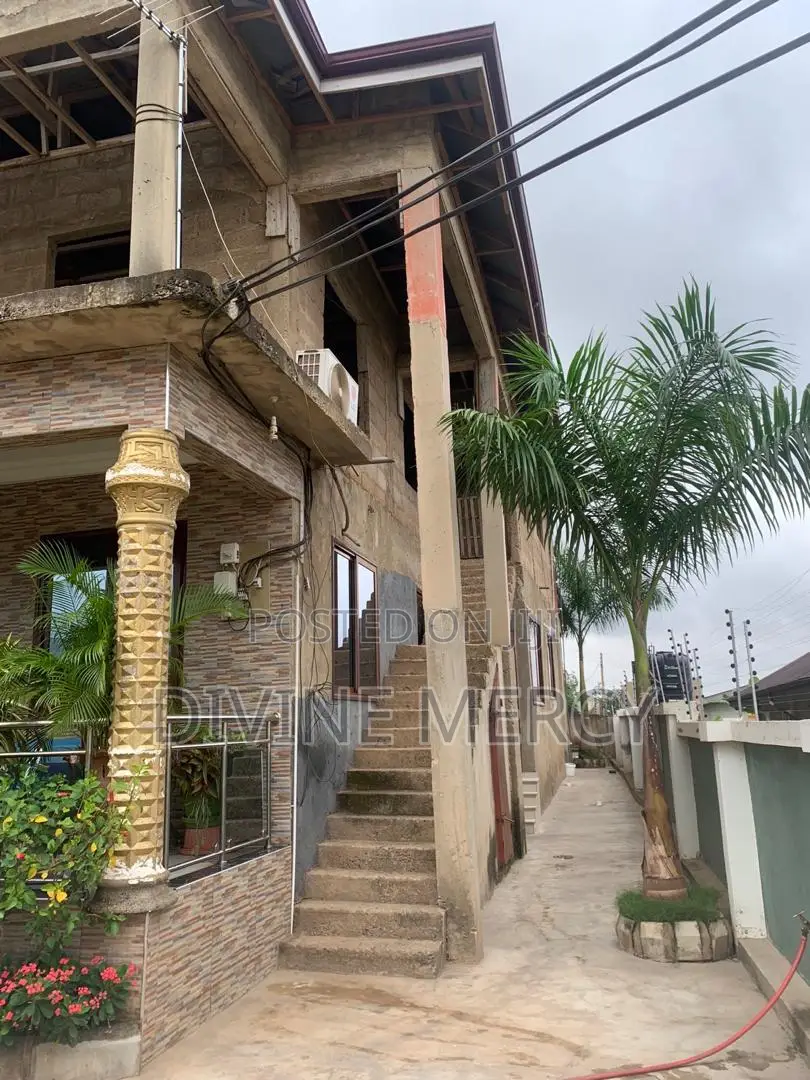 8bdrm Duplex in Acp, Awutu Senya East Municipal for sale