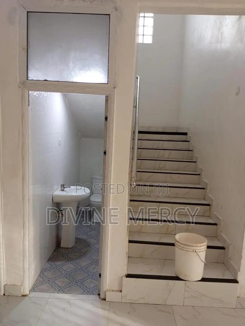 4bdrm Duplex in Acp, Awutu Senya East Municipal for sale