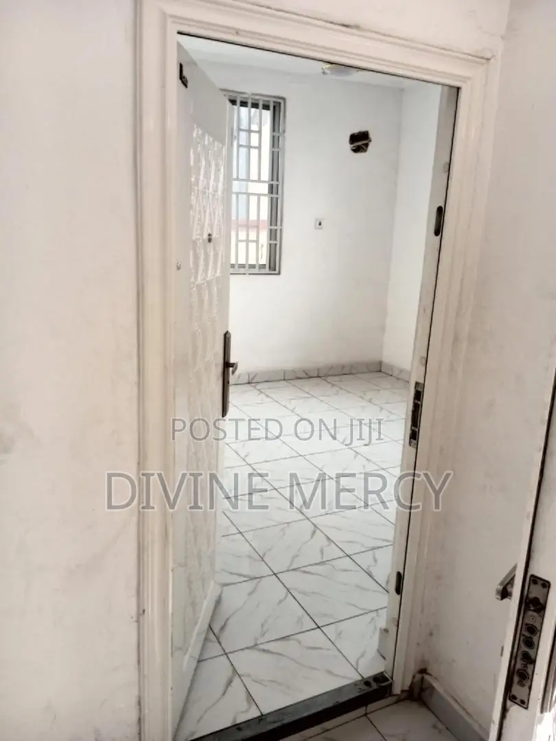 4bdrm Duplex in Acp, Awutu Senya East Municipal for sale