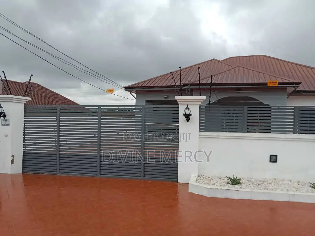 3bdrm Bungalow in Amansamman, Awutu Senya East Municipal for sale