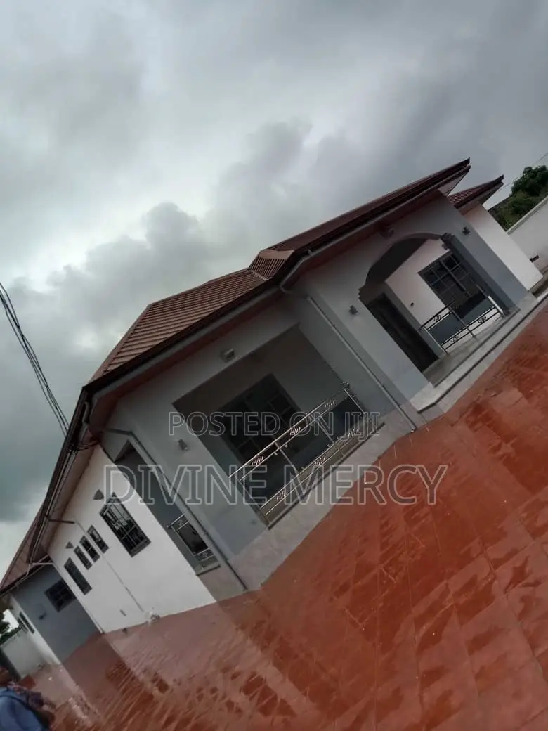 3bdrm Bungalow in Amansamman, Awutu Senya East Municipal for sale