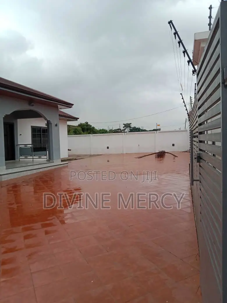 3bdrm Bungalow in Amansamman, Awutu Senya East Municipal for sale