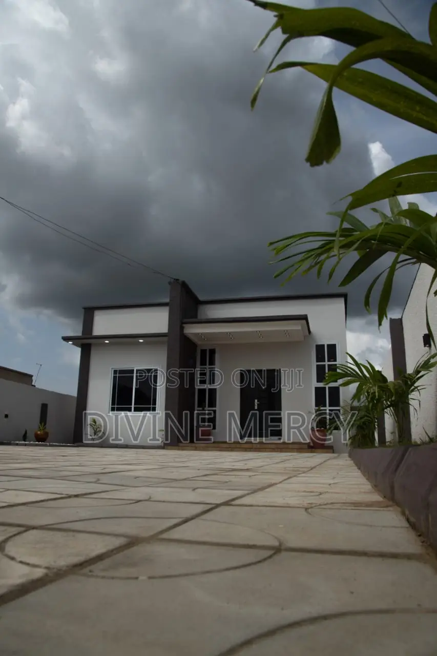 4bdrm Bungalow in Accra, Awutu Senya East Municipal for sale