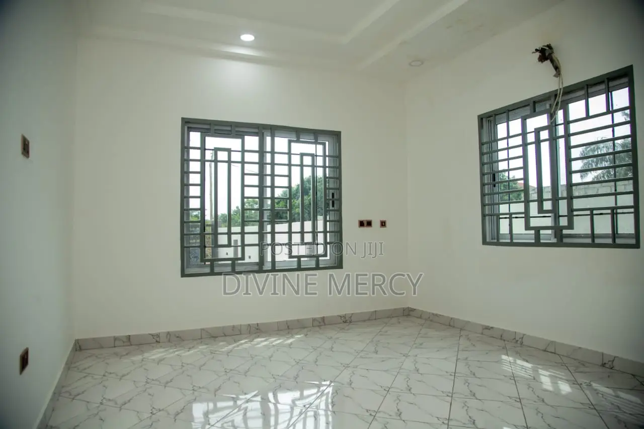 4bdrm Bungalow in Accra, Awutu Senya East Municipal for sale