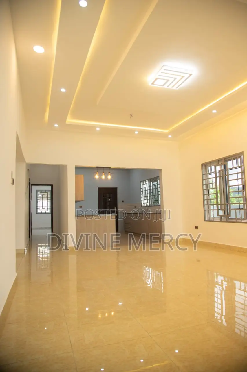 4bdrm Bungalow in Accra, Awutu Senya East Municipal for sale